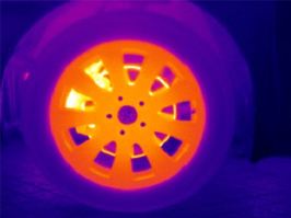 紅外熱像儀進(jìn)行剎車片溫度檢測