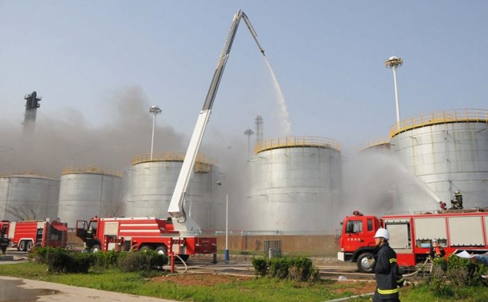 大型石油油罐現場圖