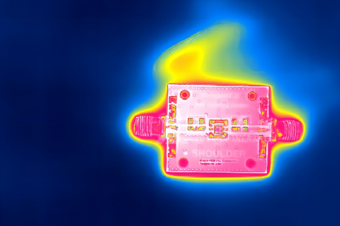 格物優信高精度熱像儀在微型PCB板核心部件測溫中的成功應用案例